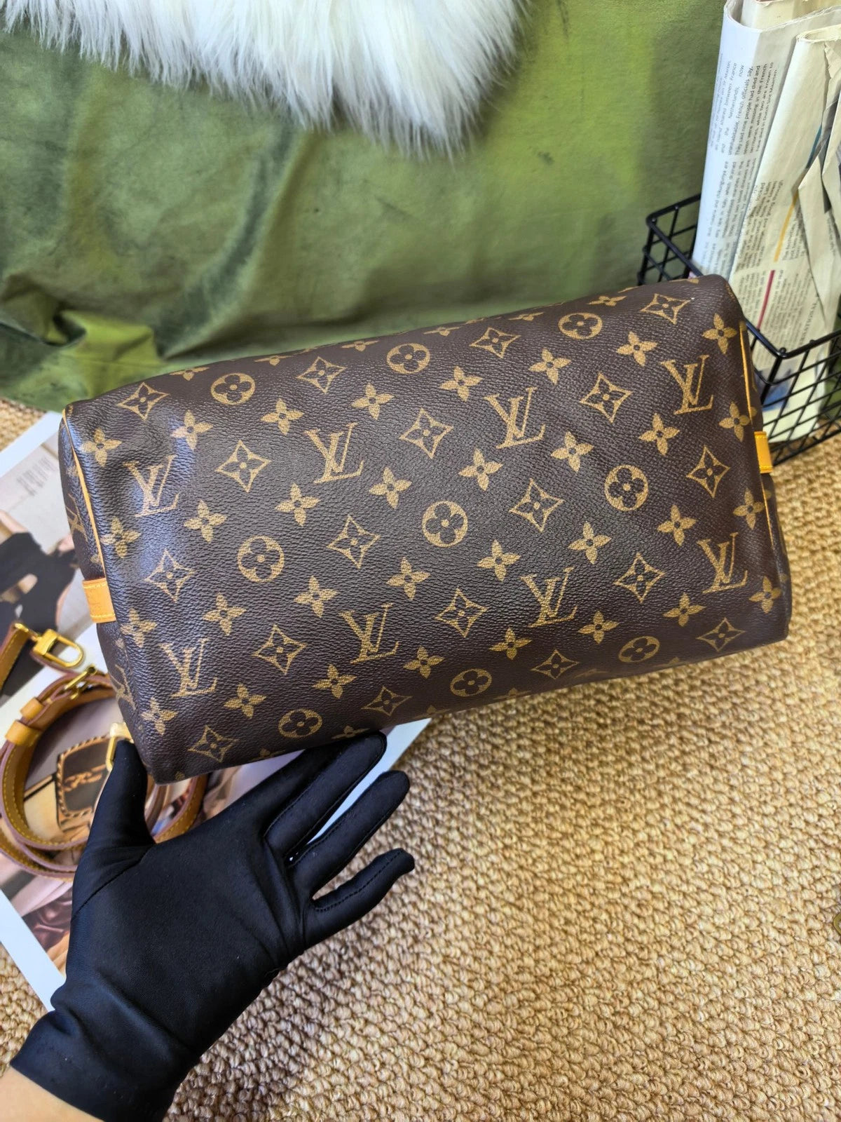 Louis Vuitton Speedy 30 Tote Monogram Top Handle Crossbody Bag Unisex