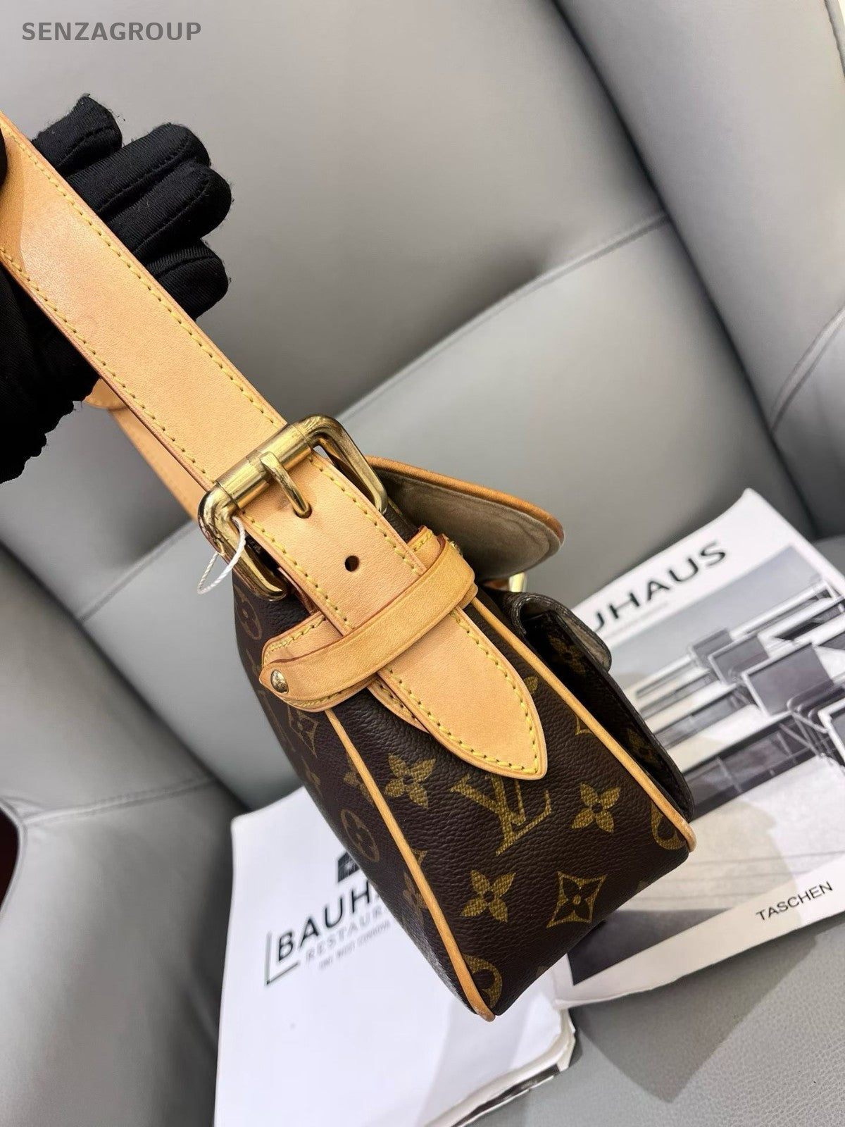 Louis Vuitton Vintage Manhattan Monogram Shoulder bag Brown Women Classic