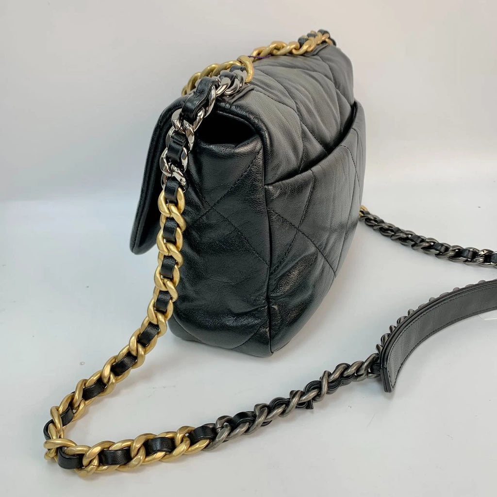 SJ0001 QQ2723 CHANEL 19 Handbag Z