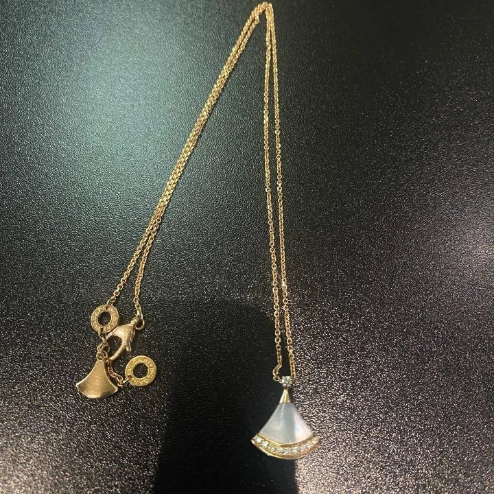 Bvlgari Divas' Dream Diamond Necklace 18K Rose Gold Mother Of Pearl Pendant