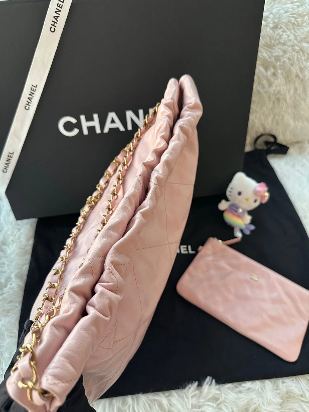 CHANEL 22Bag Medium Sakura Pink Shoulder Handbag For Women