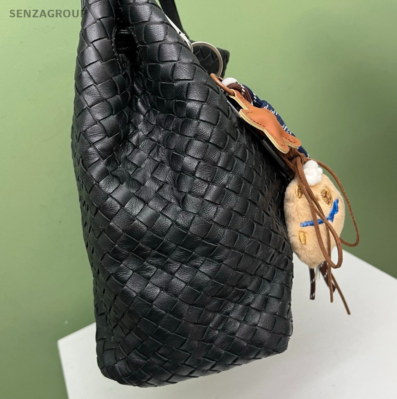 Bottega Veneta Intrecciato Shoulder Bag Black Used Women Classic Fashion