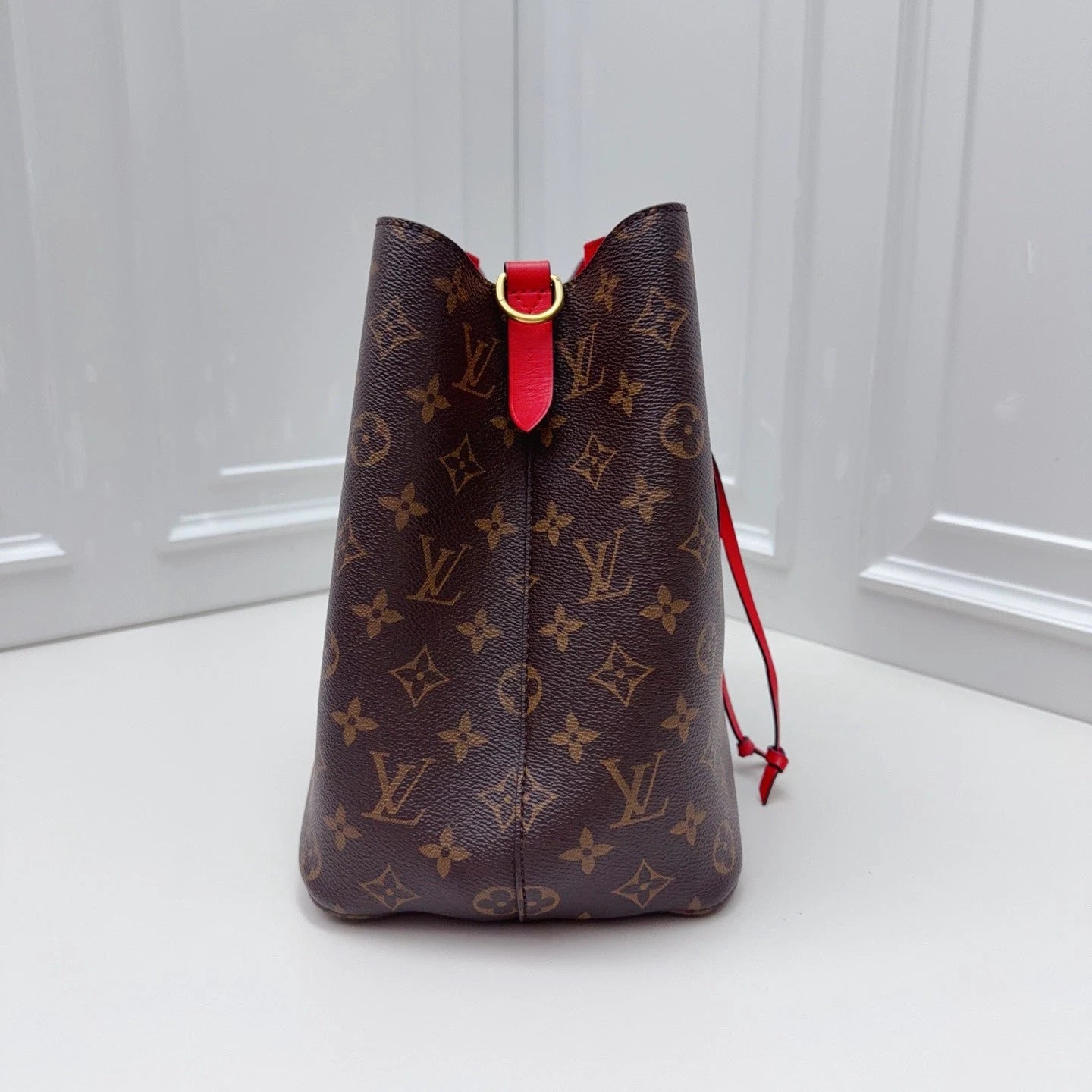 Louis Vuitton NeoNoe Monogram Canvas Brown Red Shoulder Bag Excellent