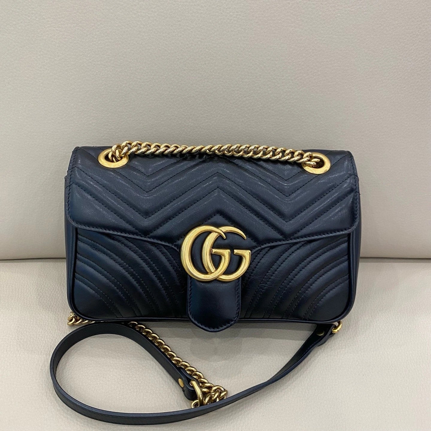 GUCCI Marmont 26 Medium Calfskin Black Gold Shoulder Bag Women