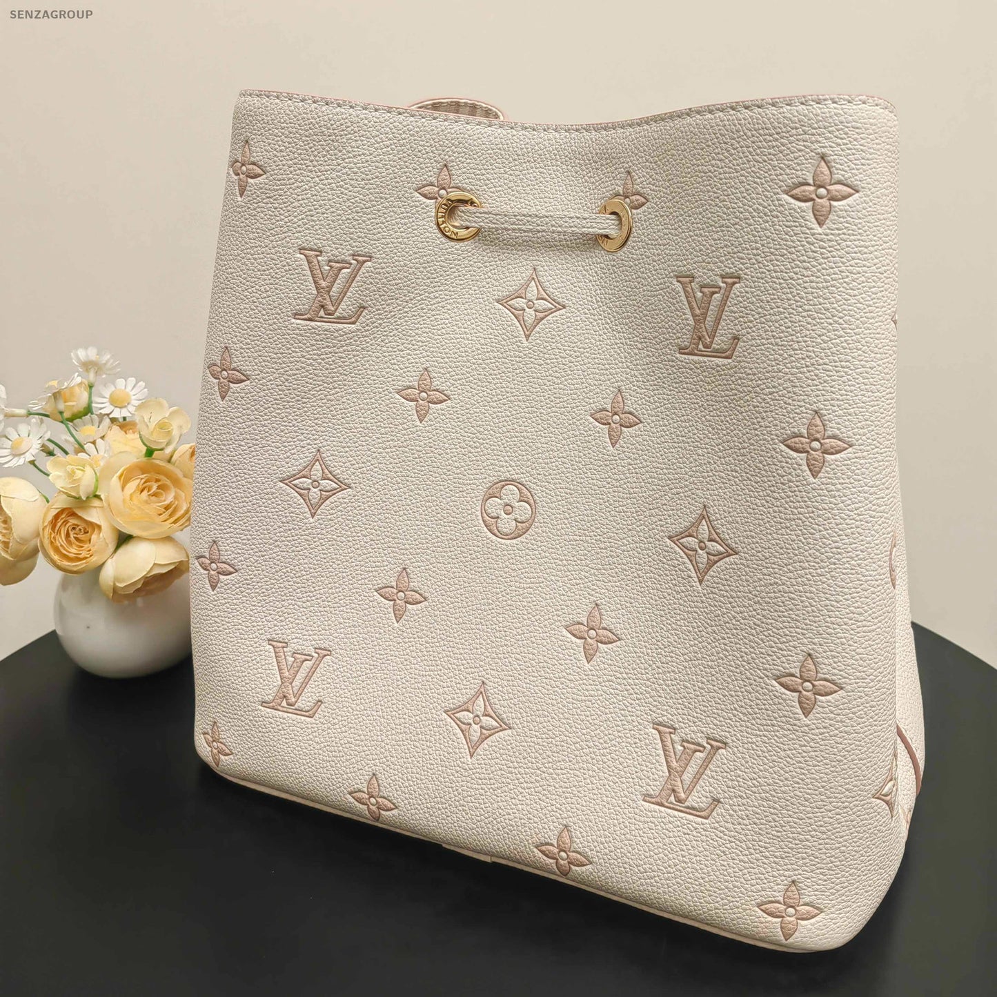 Louis Vuitton NeoNoe Bucket Bag Monogram White - Classic Women's Handbag