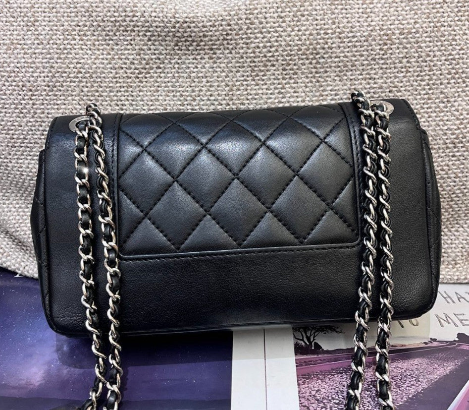 Chanel Classic Flap Lambskin Chain Shoulder Bag Black Silver Used Women Fashion