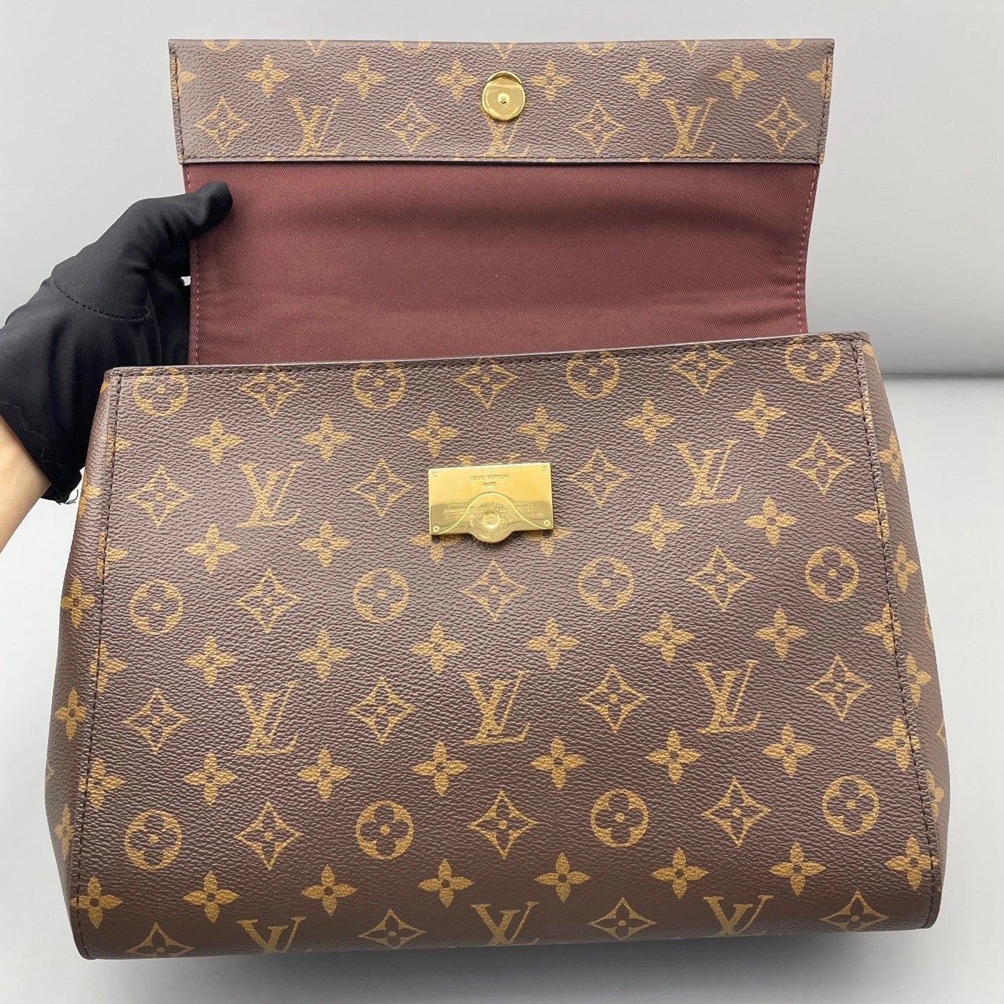 Louis Vuitton Cluny MM Monogram Canvas Crossbody Bag Brown Women