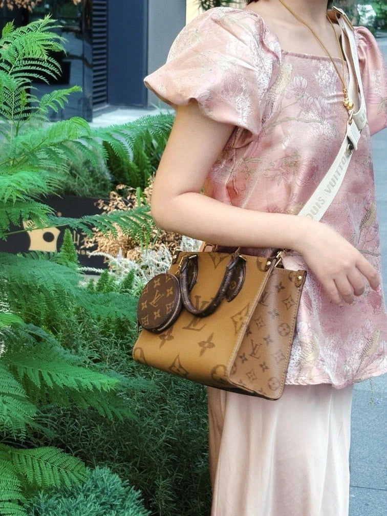 Louis Vuitton OnTheGo Small Tote Bag Chip Version For Women