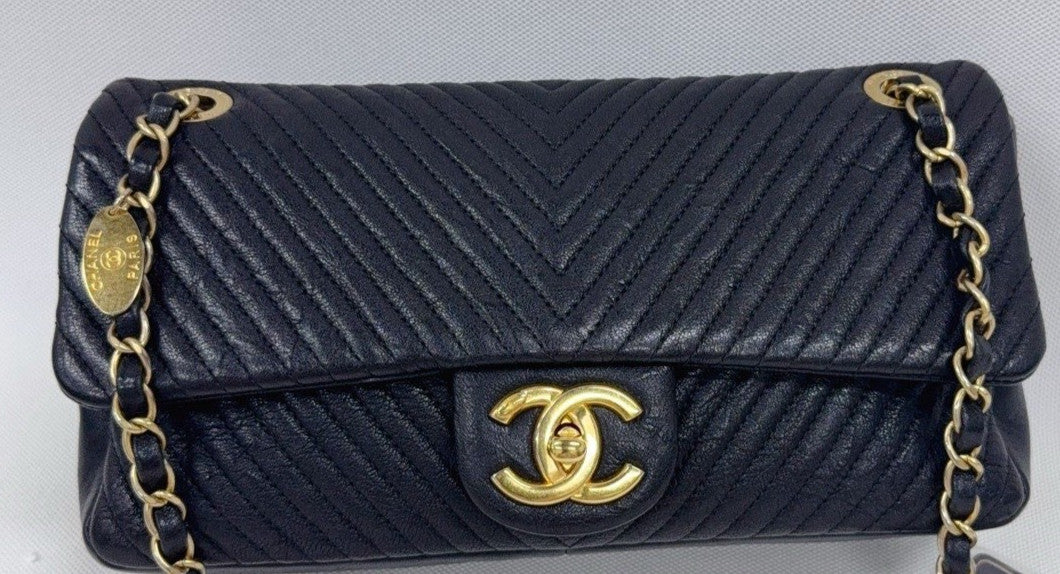 Chanel Classic Flap Chain Shoulder Bag Crossbody Black Gold Women Designer