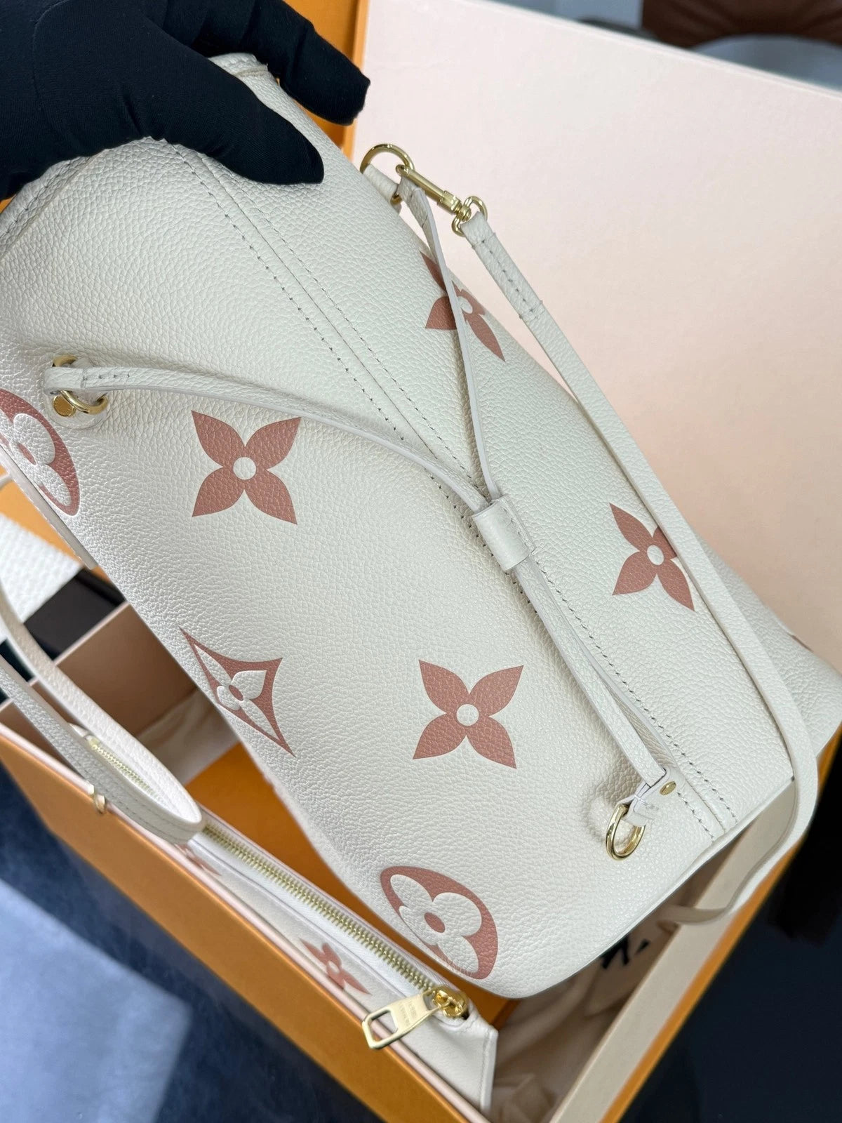 Louis Vuitton Neverfull Leather Tote Bag Excellent