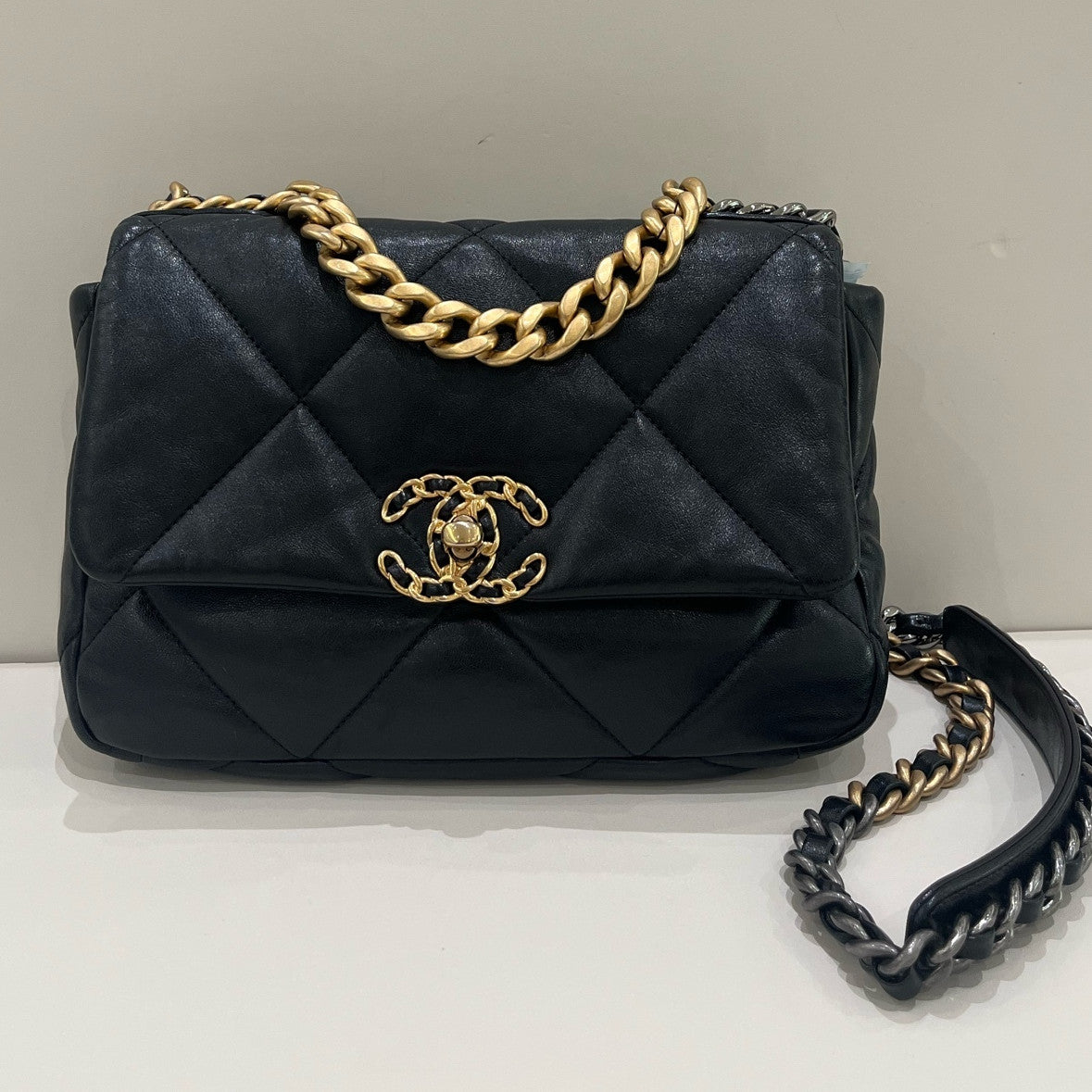 Chanel 19 Bag Quilted Chain Shoulder Bag Black Gold Classic Women's Fashion