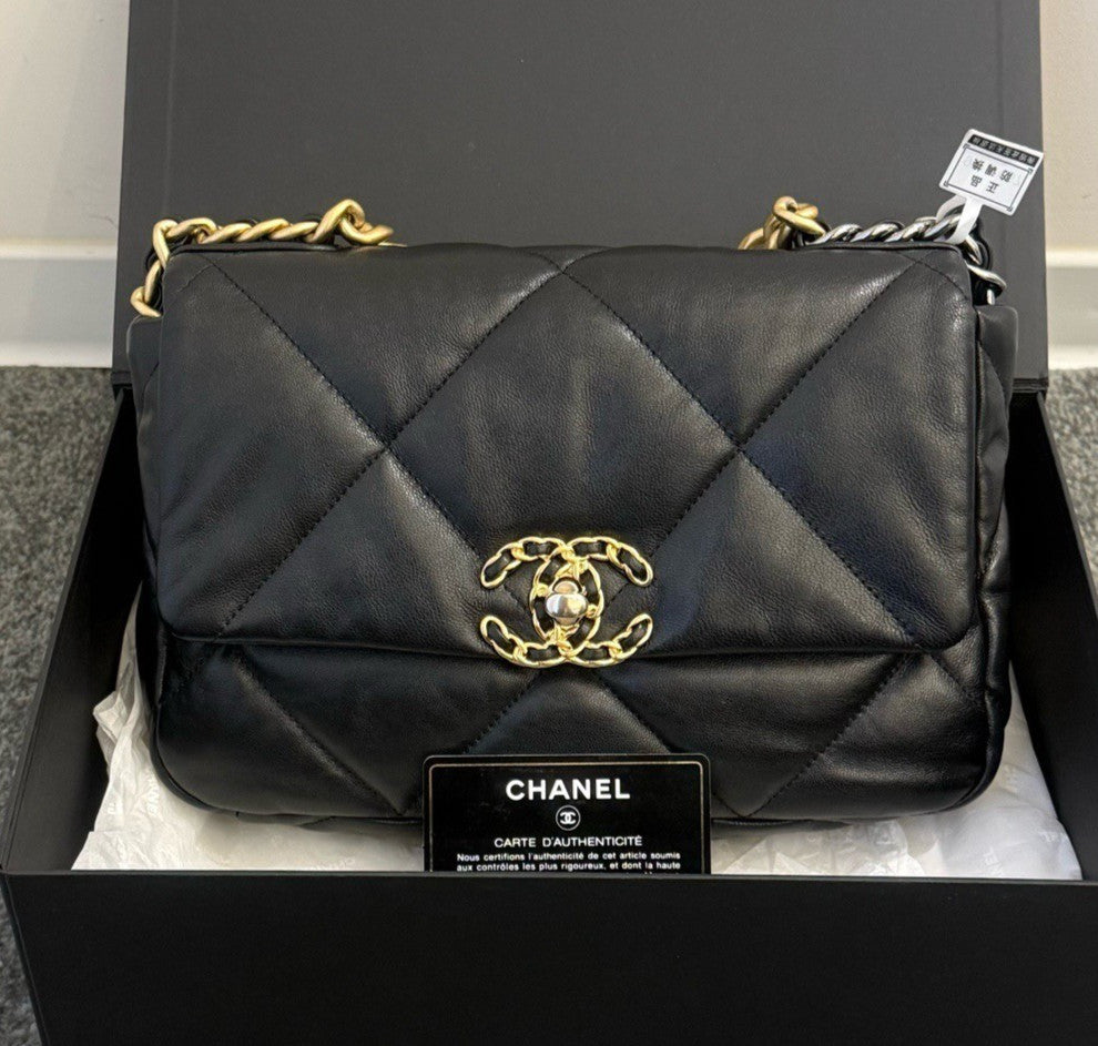 Chanel 19Bag Diamond Chain Shoulder Bag Crossbody Black Gold Women Classic