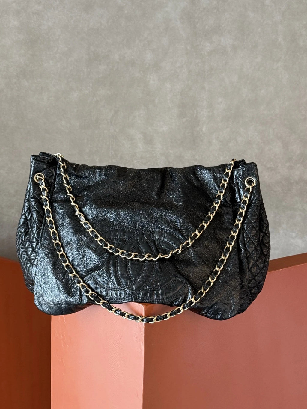 Chanel Oil Wax Chain Shoulder Bag Black Gold Hardware Women Fashion