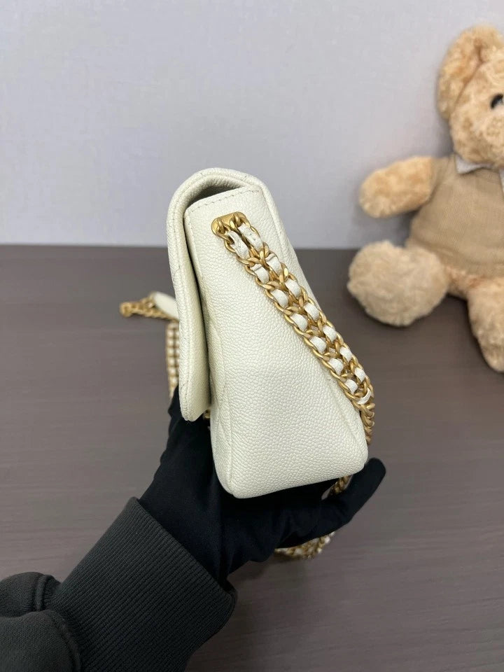 CHANEL 22P White Flap Shoulder Bag For Women