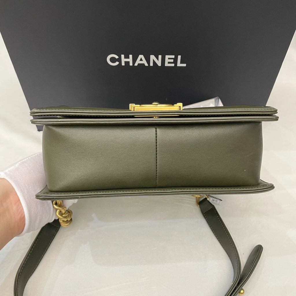 Excellent Chanel Leboy MM Green Chain Shoulder Bag Crossbody Chip Version GHW
