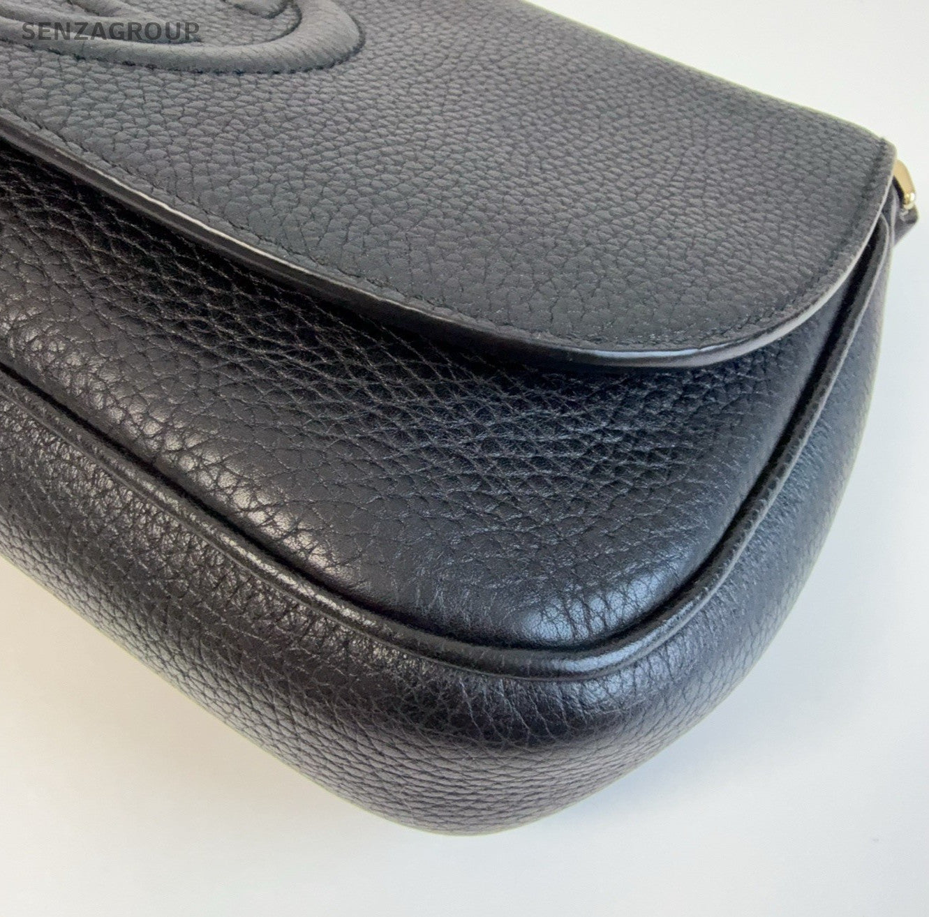 Gucci Calfskin Chain Crossbody Shoulder Bag Black Gold Women Classic