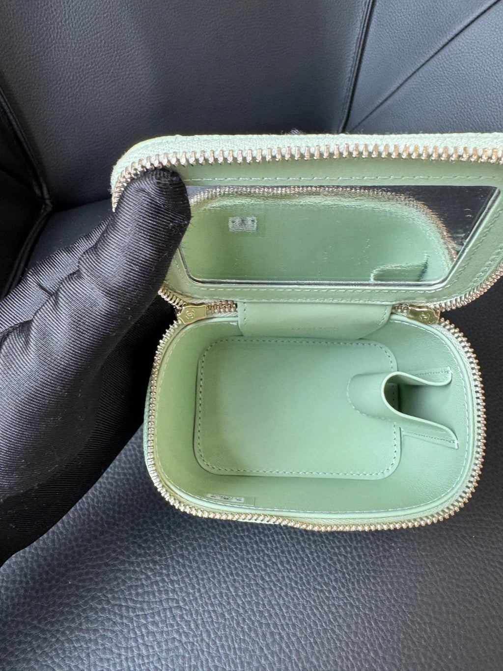 Chanel Vanity Gold Green Crossbody Chain Bag Excellent
