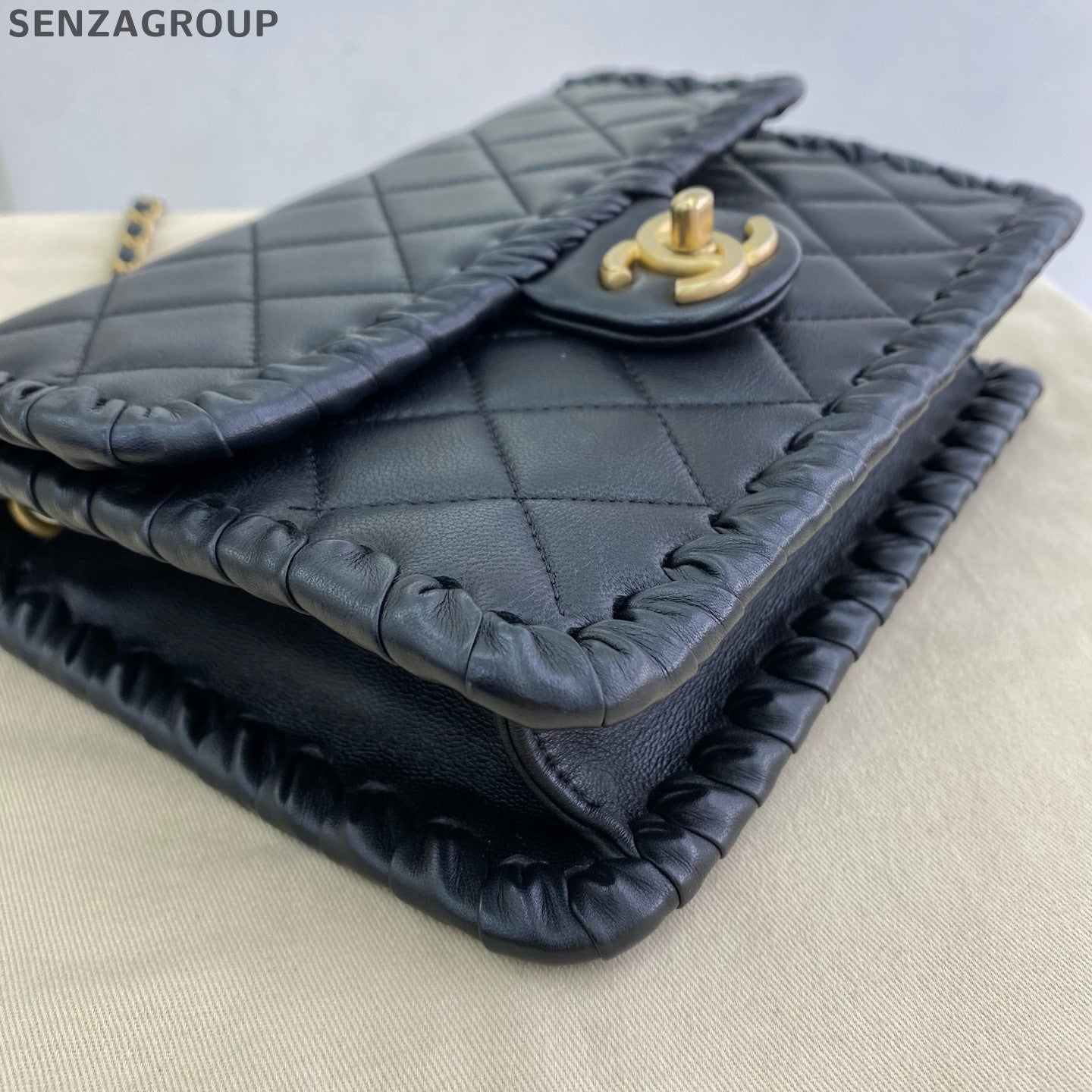 Chanel Black Gold Quilted Chain Shoulder Crossbody Bag Classic Women