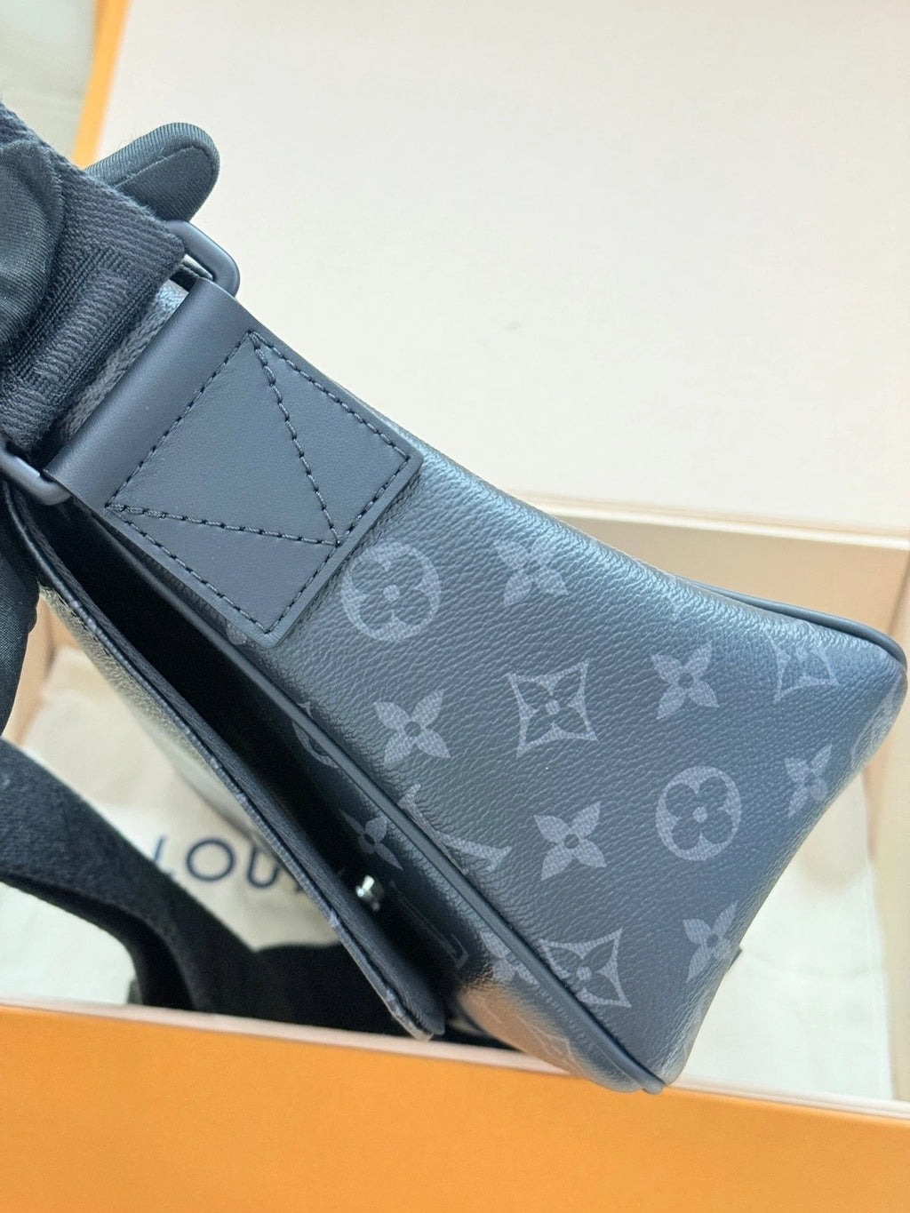 Louis Vuitton S-CAPE Black Monogram Camera Messenger Bag For Women