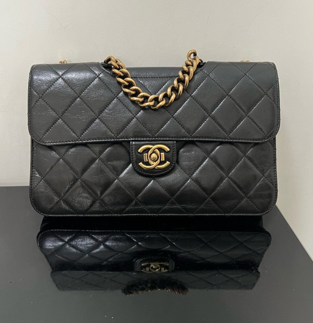 CHANEL Vintage Diamond Pattern Chain Shoulder bag Black Gold Women Classic
