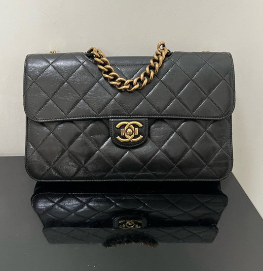 CHANEL Vintage Diamond Pattern Chain Shoulder bag Black Gold Women Classic