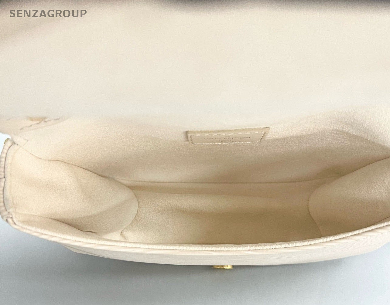 Louis Vuitton Saumur BB Epi Leather Shoulder Bag Crossbody White Gold Women