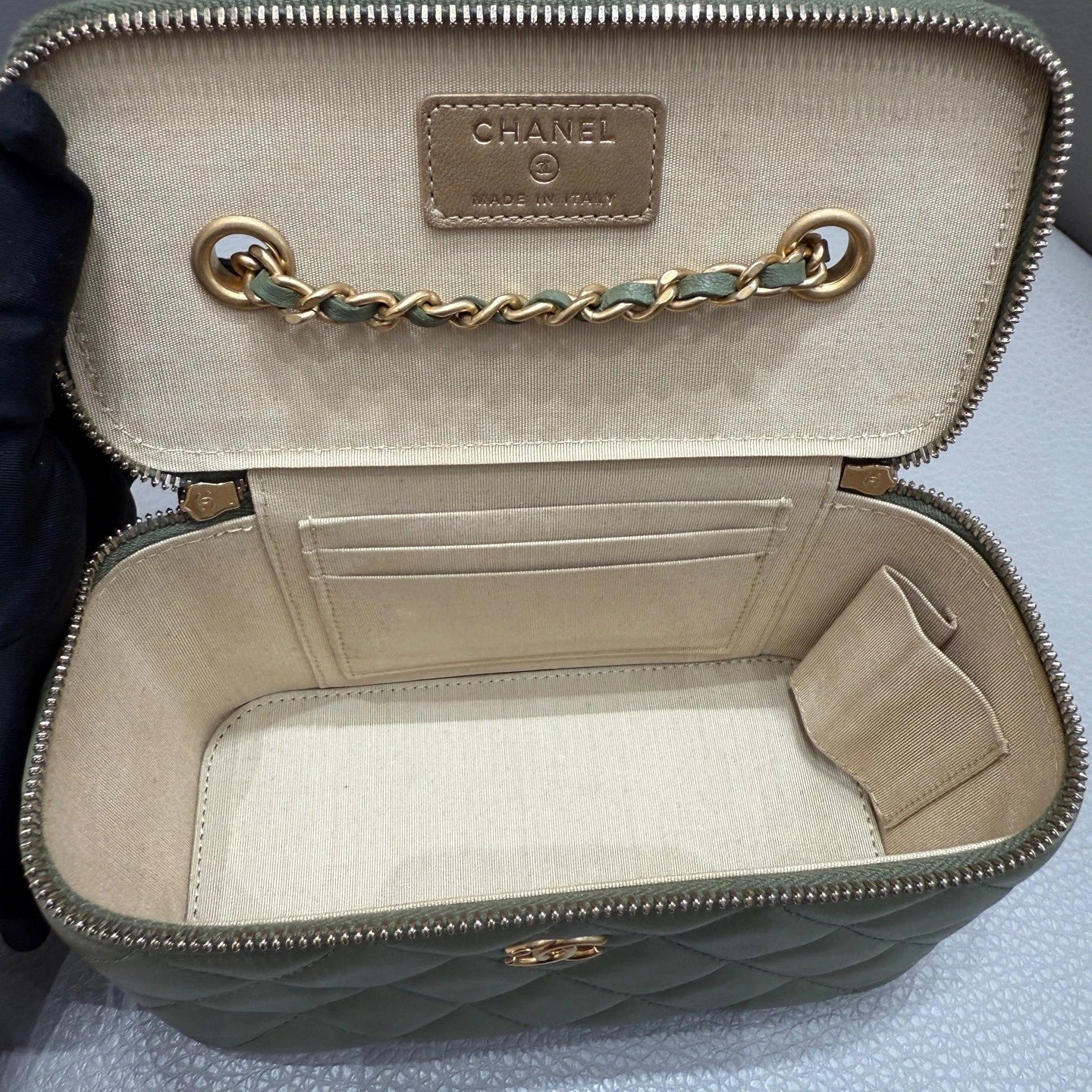 CHANEL Green Lambskin Long Vanity Box Shoulder Bag For Women