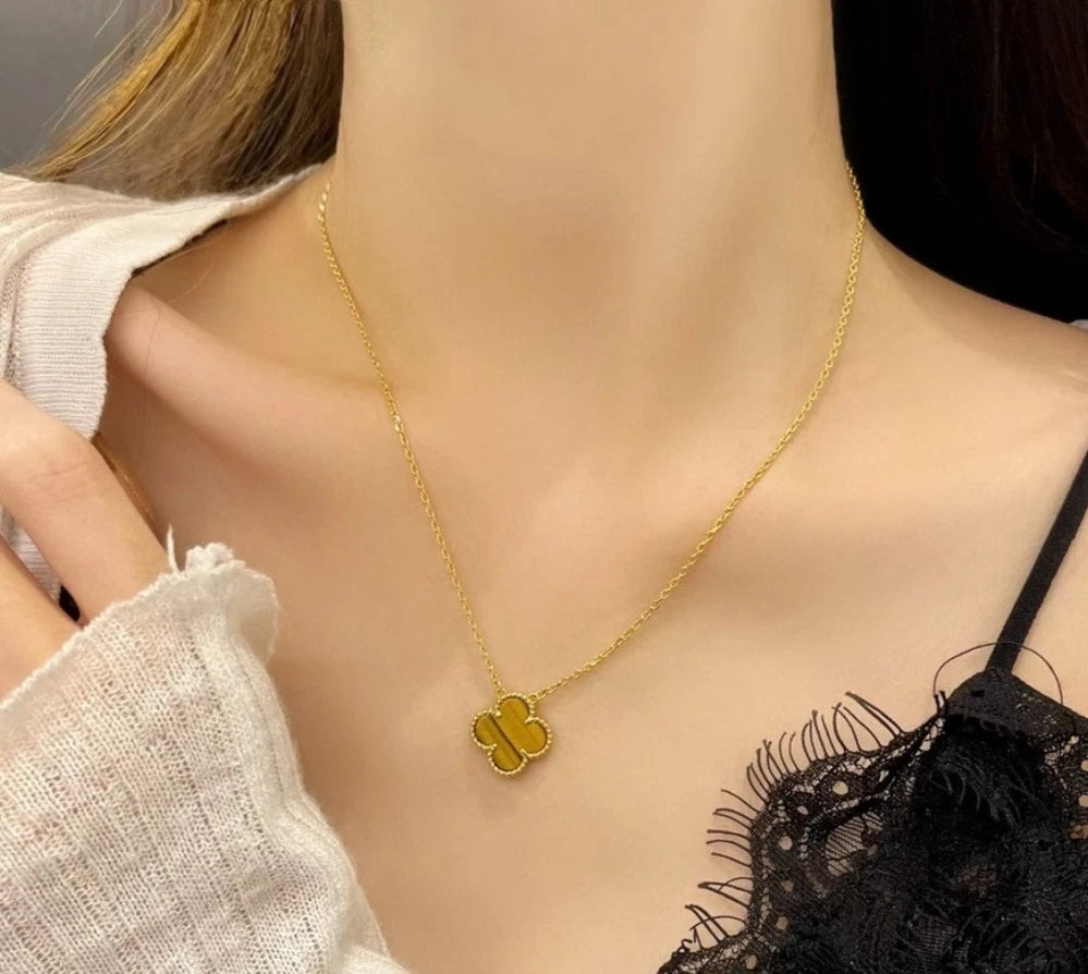 Van Cleef &amp; Arpels Vintage Alhambra Necklace 18K Yellow Gold Tiger's Eye Clover