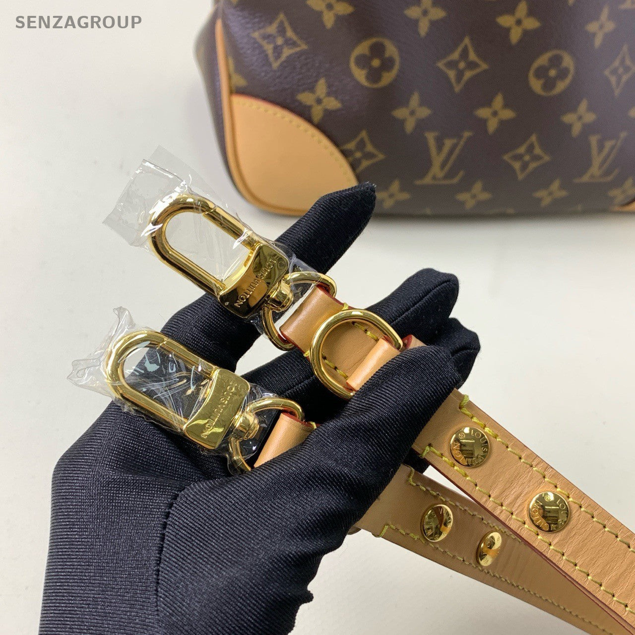 Louis Vuitton Monogram Chain Shoulder Bag Crossbody Brown Red Gold Women Classic