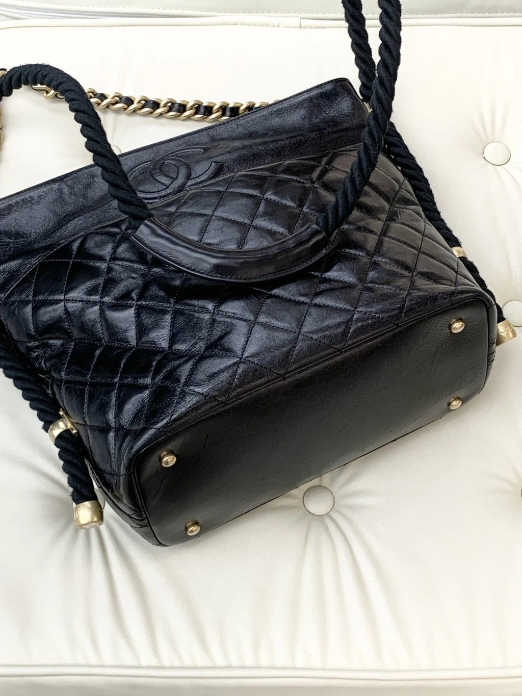 Chanel Calfskin Chain Diamond Shoulder Bag Crossbody Black Gold Women Classic S