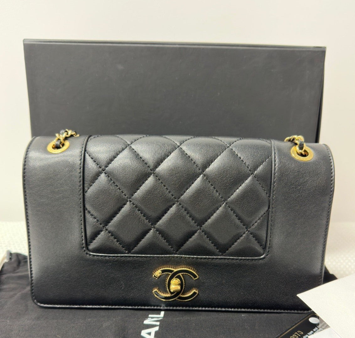Chanel Diamond Chain Shoulder Bag Crossbody Black Gold Women Classic Fashion