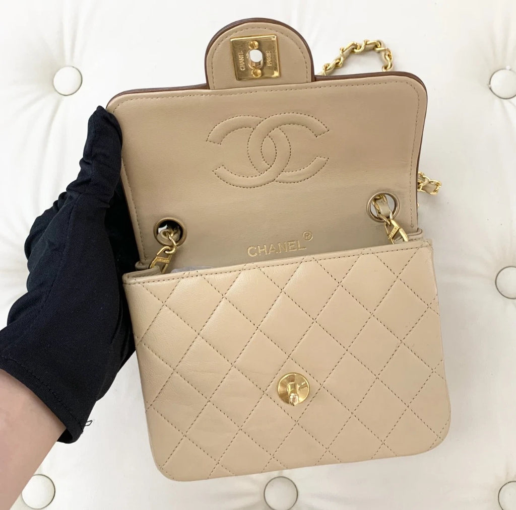 Chanel Vintage Lambskin Shoulder Bag Crossbody Bag Women S
