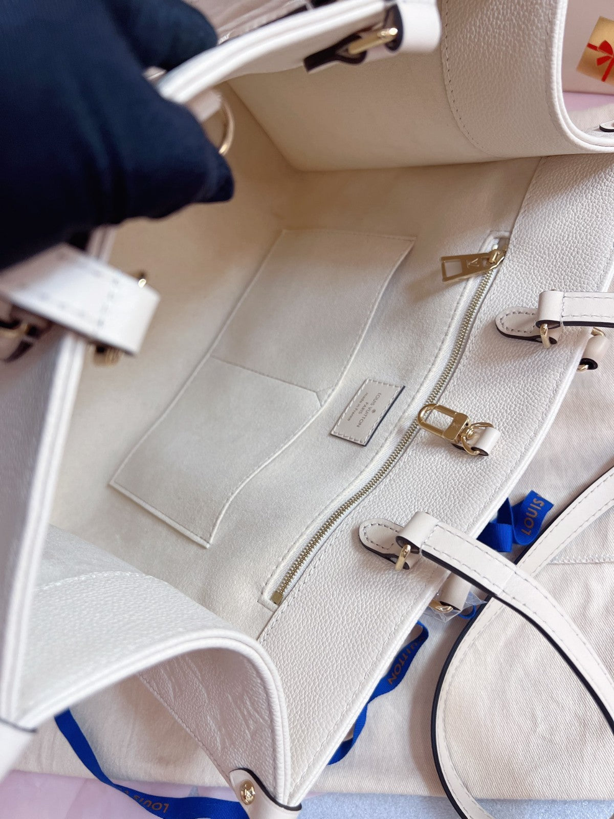 Louis Vuitton Onthego MM Monogram Tote Top Handle Bag Shoulder Bag White Women