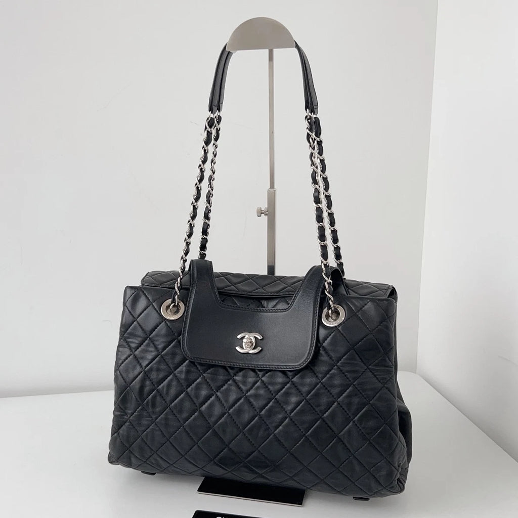 Authentic Chanel Diamond Tote Silver Hardware Chain Shoulder Bag Black Turnlock