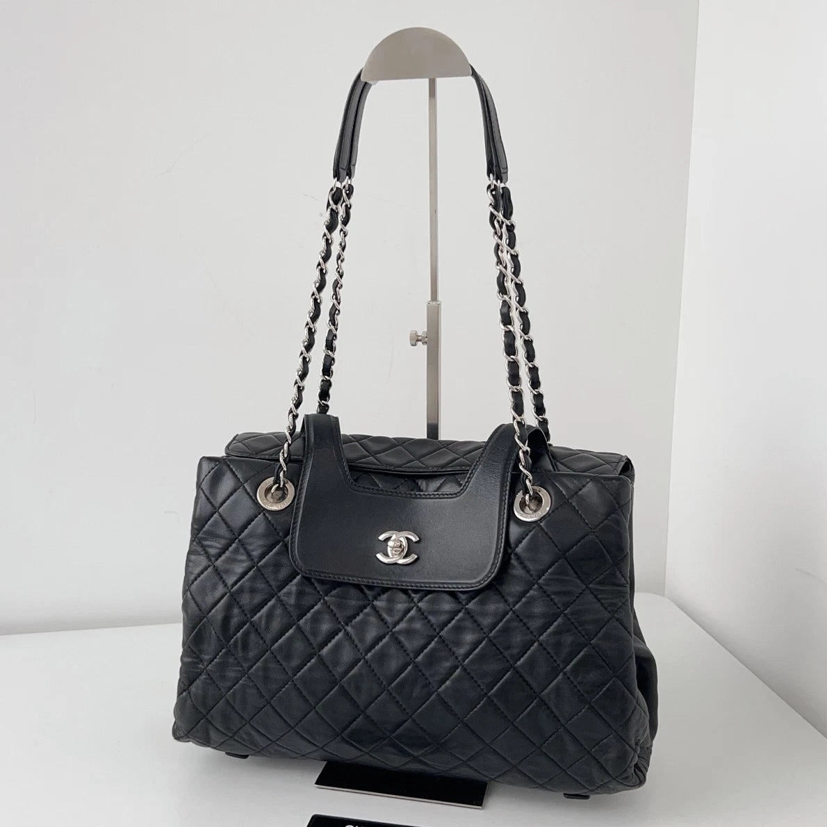 Authentic Chanel Diamond Tote Silver Hardware Chain Shoulder Bag Black Turnlock