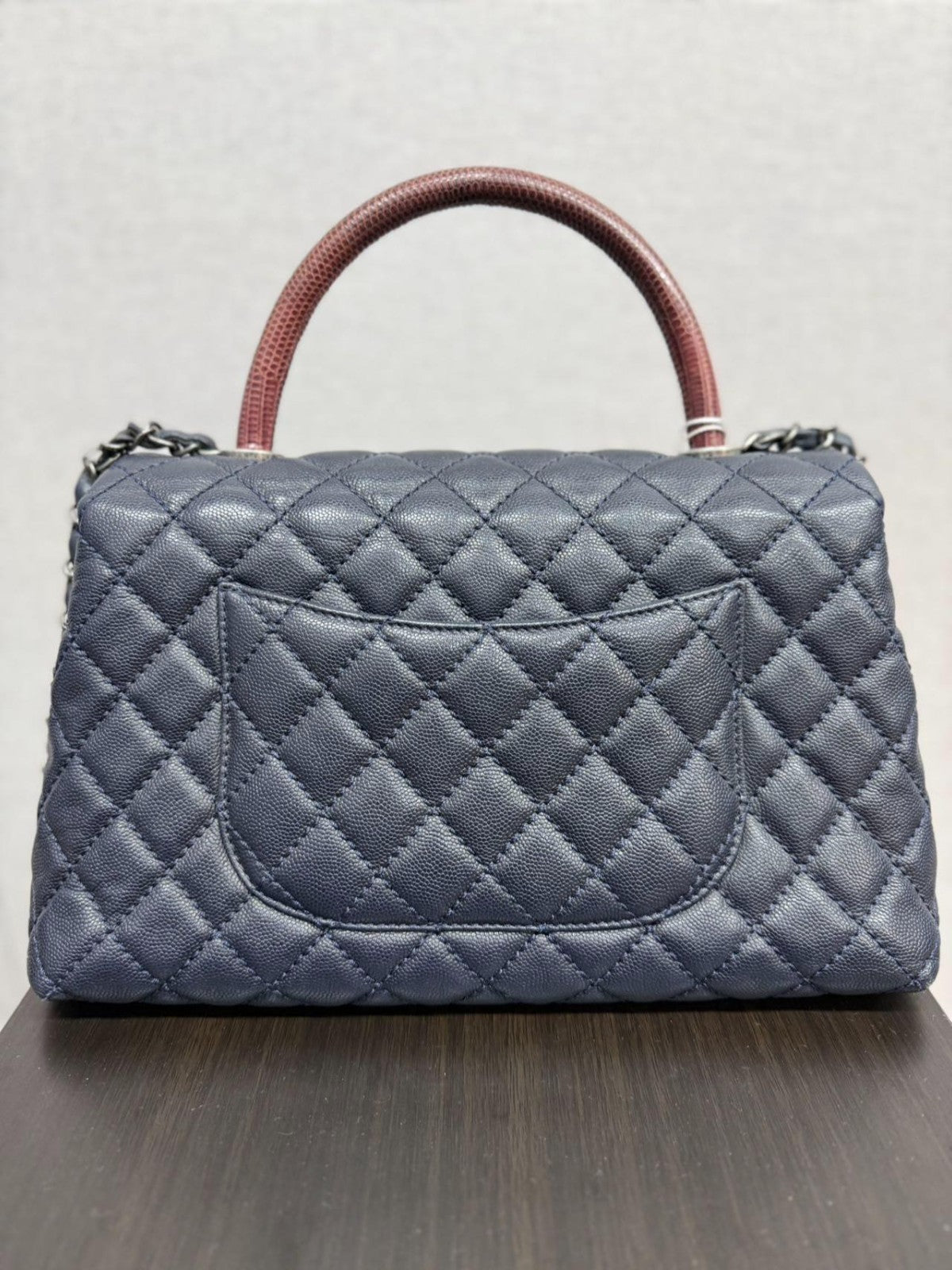 SJ0001 CHANEL caviar leather Coco Handle bag navy blue