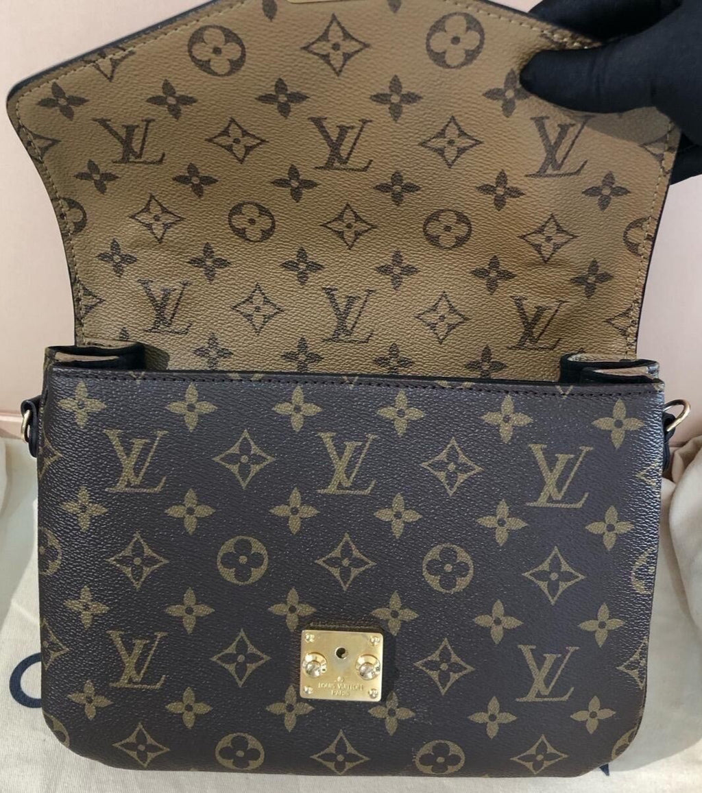 Louis Vuitton Monogram Pochette Shoulder Bag Handbag Brown Gold Women Classic