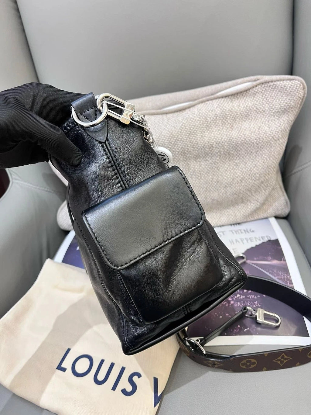 Louis Vuitton Carryall Lambskin Black Silver Shoulder Bag Crossbody Excellent