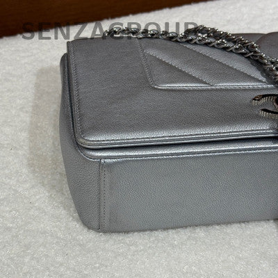 Chanel V-Quilted Chain Shoulder Crossbody Bag Silver Classic Women