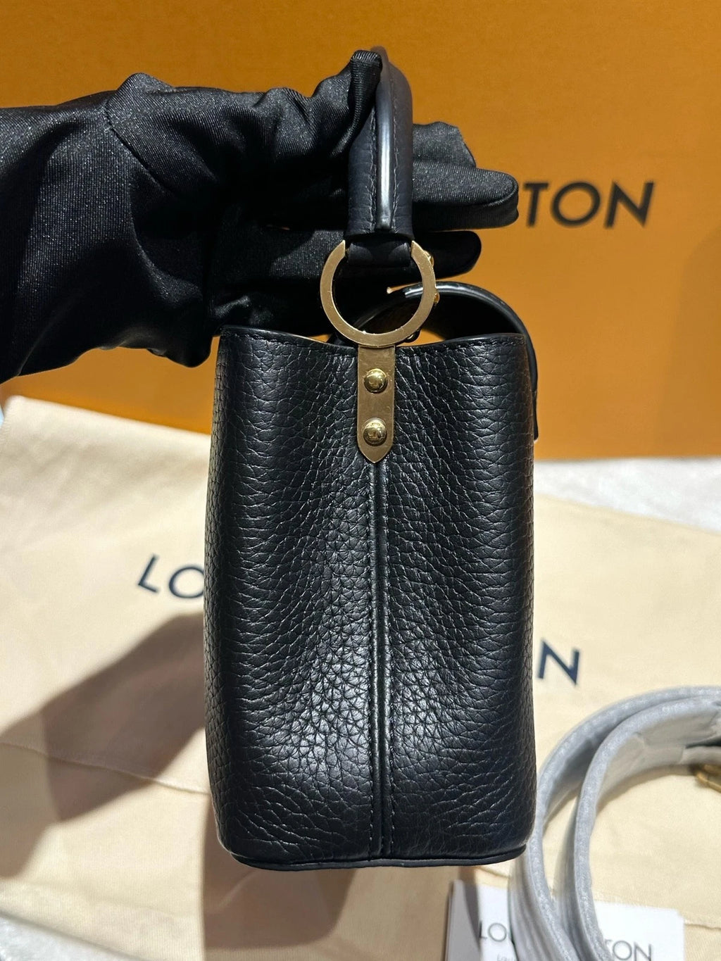 Louis Vuitton Capucines Black Shoulder Bag Excellent