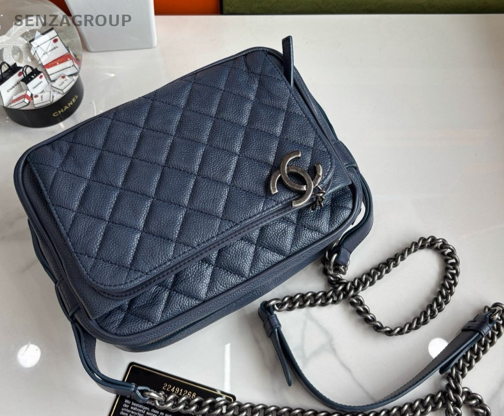 CHANEL Classic Diamond pattern Camera bag Calfskin Shoulder bag Crossbody