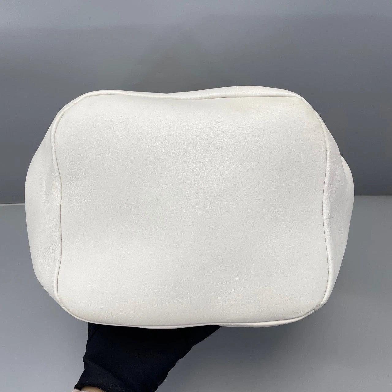 Bottega Veneta Beak Flap White Bucket Bag For Women