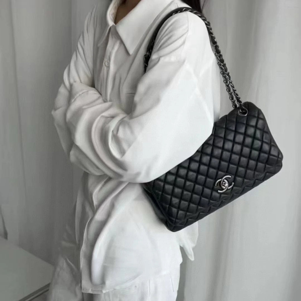 Chanel Flap Chain Shoulder Bag Black Silver Diamond Fashion Excellent