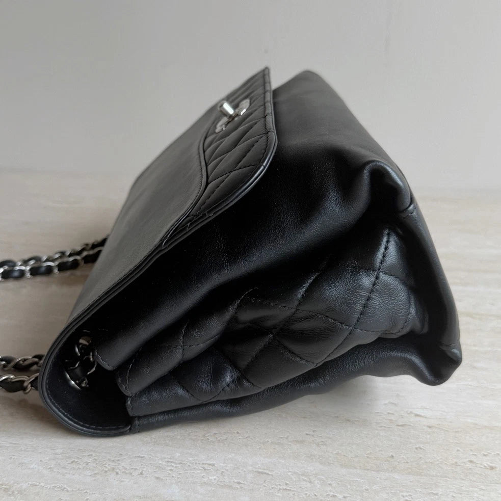 Chanel Diamond Calfskin Leather Flap Chain Shoulder Bag Silver Hardware