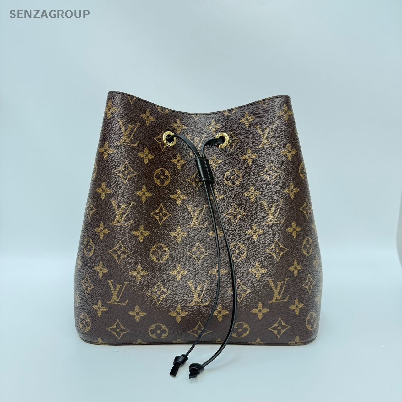 SJ0001 LV noe bucket black strap and interior