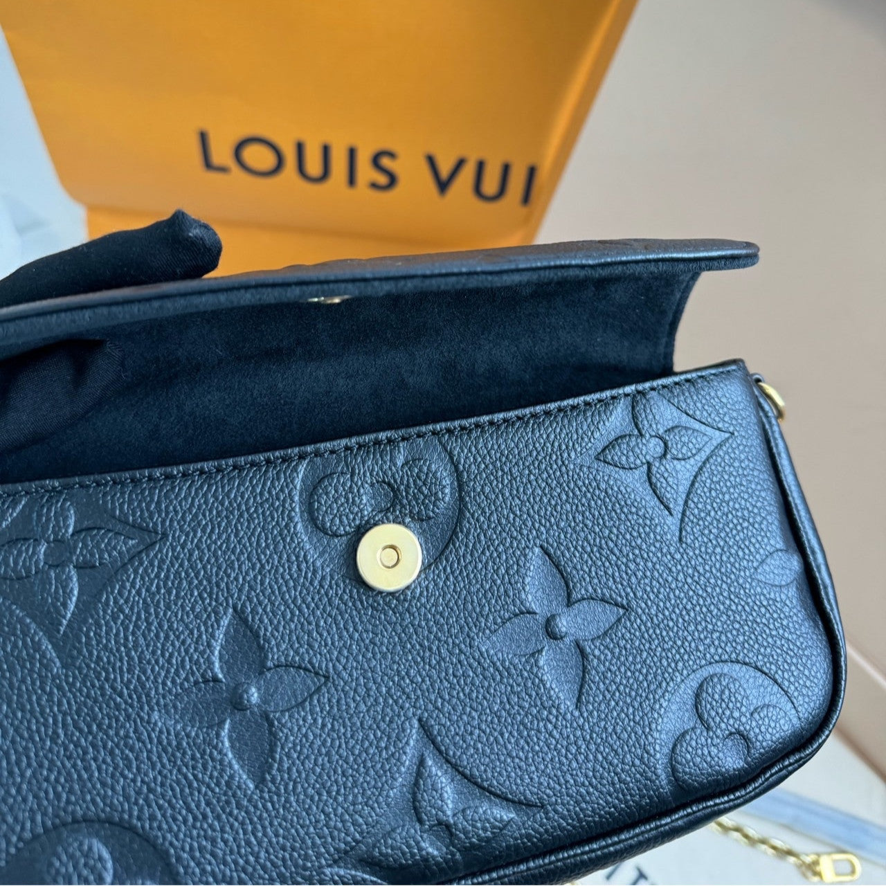 Louis Vuitton Black Gold Leather Ivy Shoulder Bag Classic Fashion Women