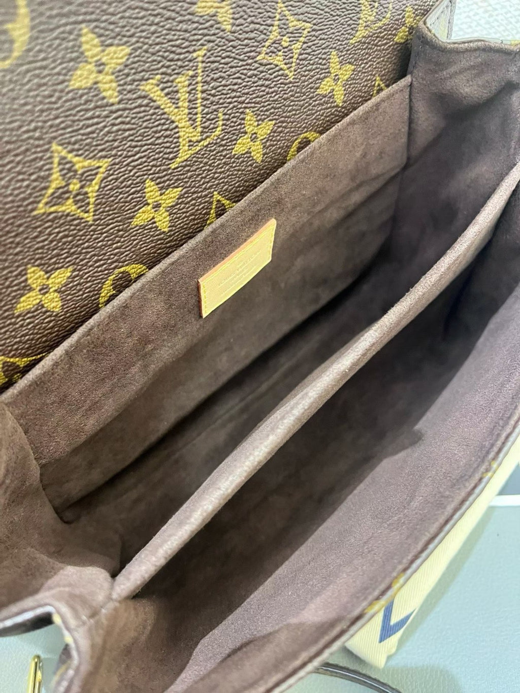 Louis Vuitton Pochette Metis Monogram Shoulder Bag Crossbody Brown Gold Women