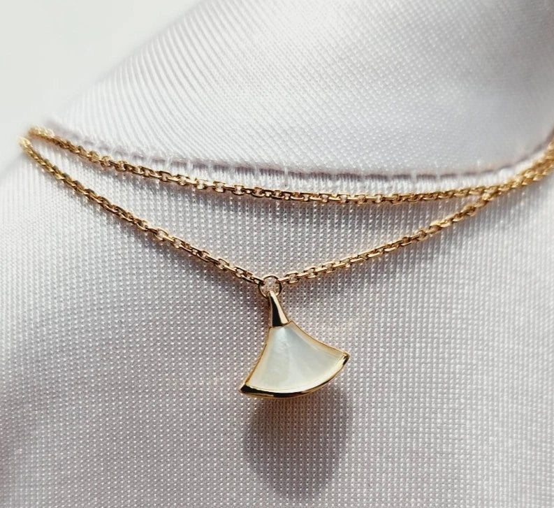 Bvlgari Divas' Dream 18K Rose Gold Pendant Bracelet With Mother of Pearl
