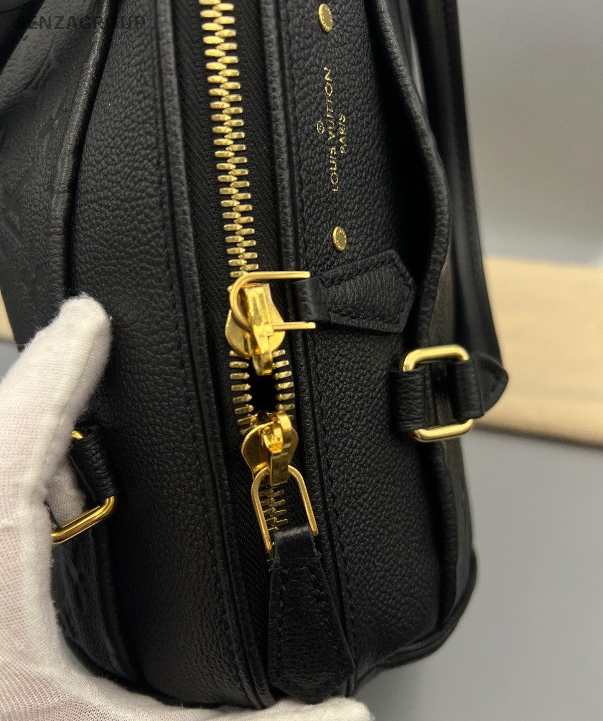 Louis Vuitton Speedy25 Monogram Black Gold Top Handle Bag Crossbody Women