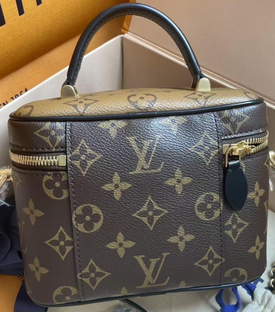 Louis Vuitton Monogram Chain Shoulder Bag Crossbody Brown Gold Women Classic